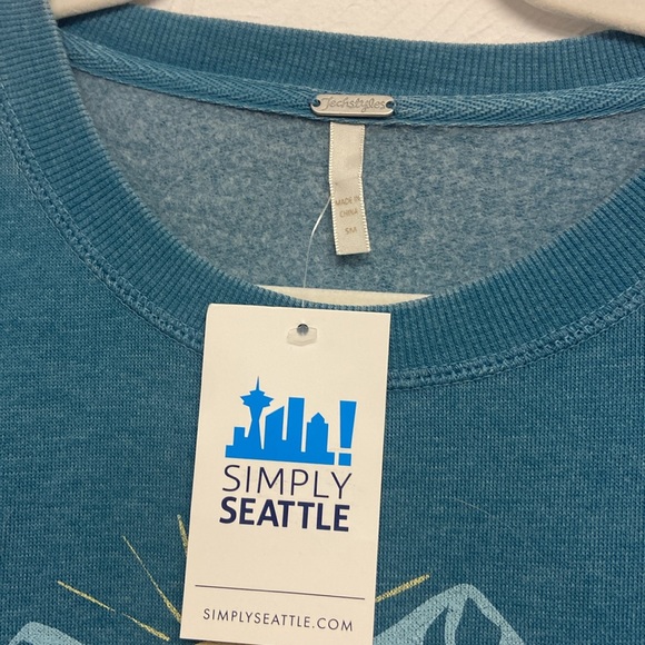 Pacific Northwest the Mountains are Calling, Seattle sweatshirt. - Picture 4 of 5